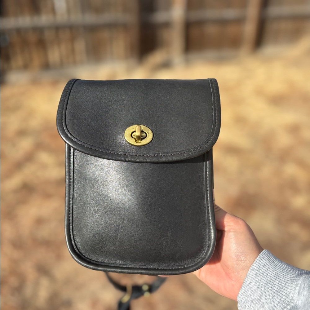 VINTAGE COAXH NAVY SIDEPACK CROSSBODY BAG